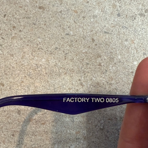 Anne et Valentin Deep Purple Glasses Factory Two - Picture 3 of 5
